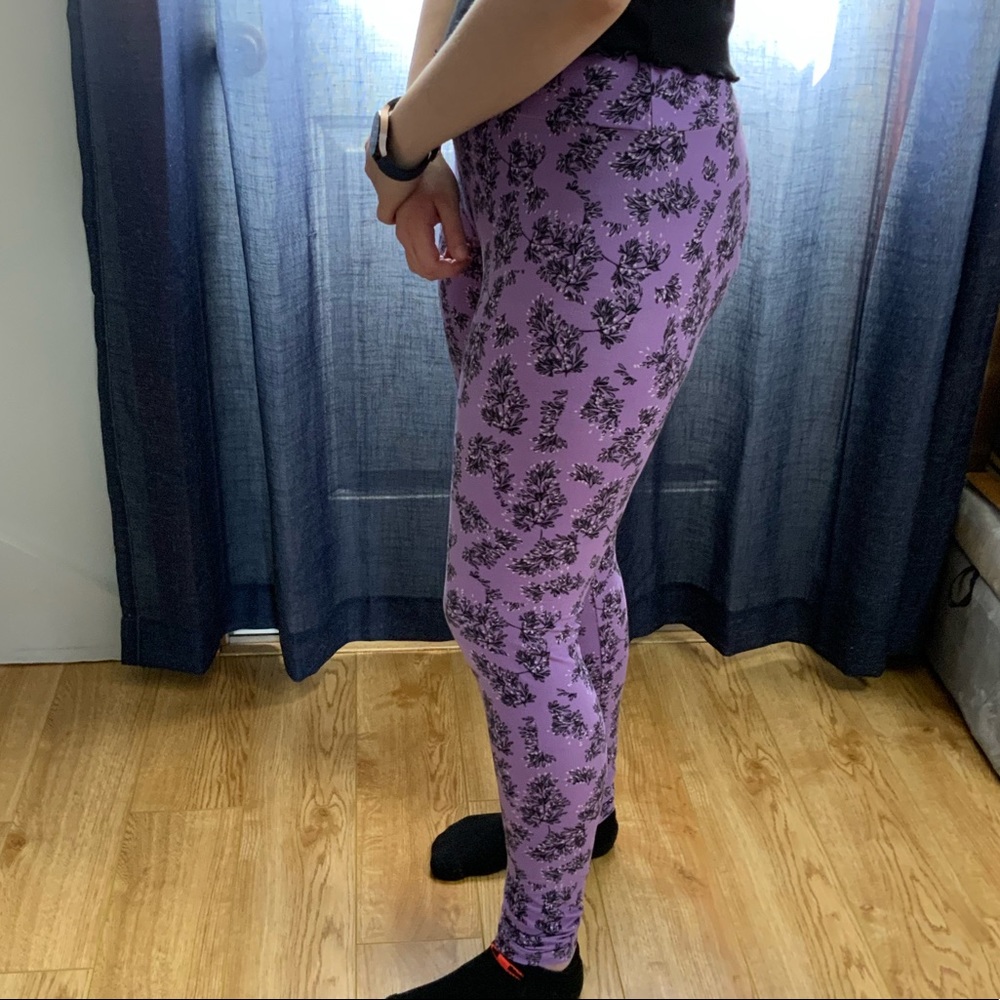 LuLaRoe Purple Flower Tall & Curvy Leggings